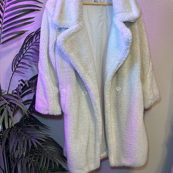 Princess Polly - Cozy Cream Faux Fur Coat - Picture 3 of 7